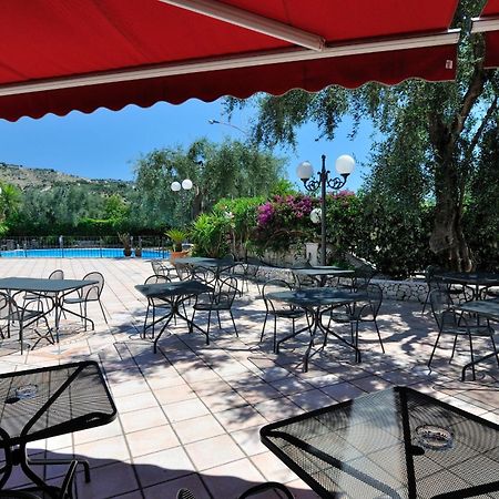 Hotel Apeneste Маттіната Екстер'єр фото