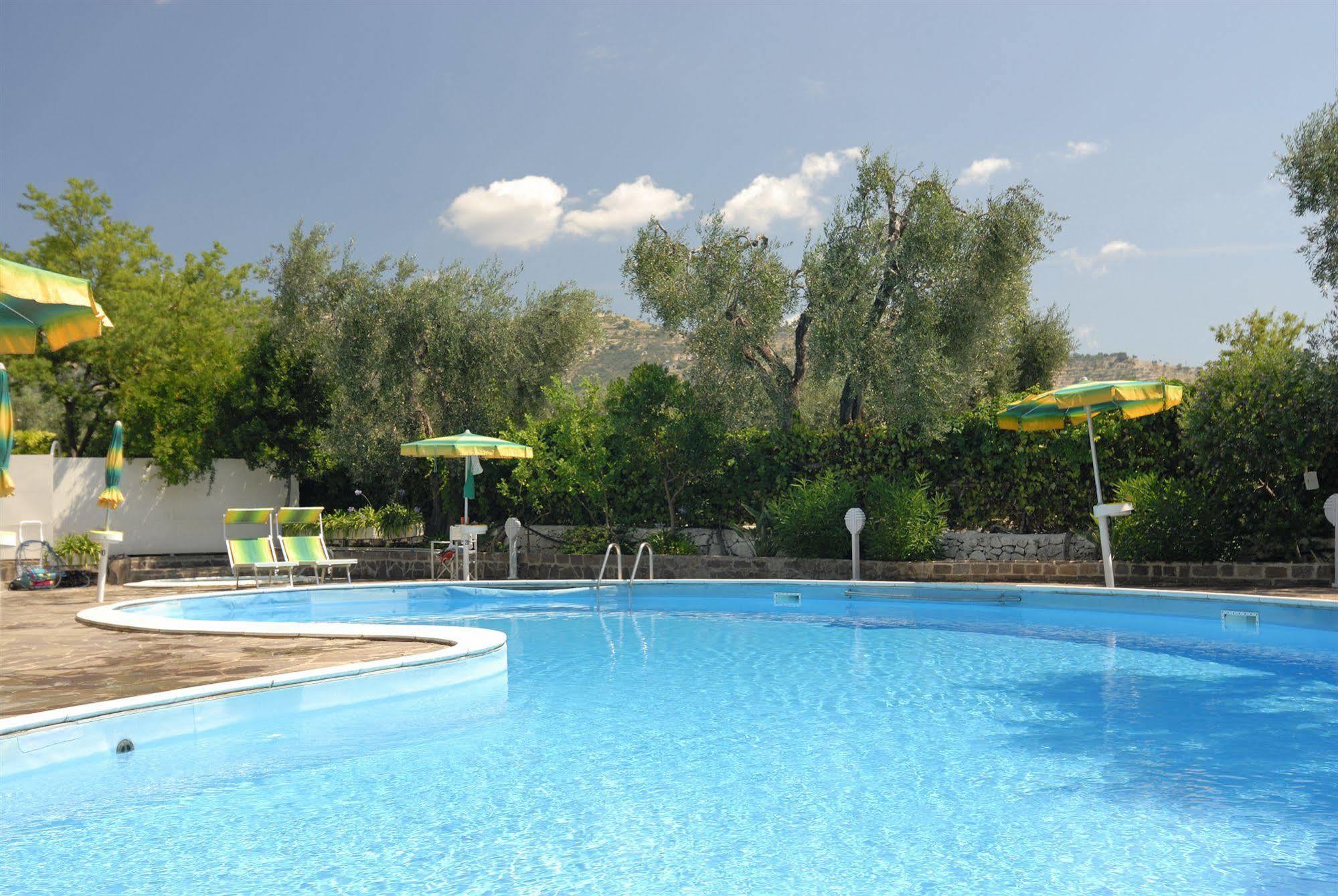 Hotel Apeneste Маттіната Екстер'єр фото