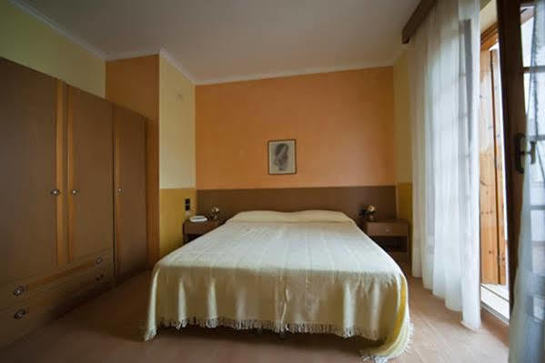 Hotel Apeneste Маттіната Екстер'єр фото